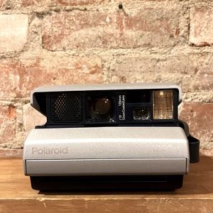 Polaroid 1200si Instant Camera With Film (condition unknown)